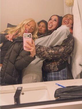 Meet your Posher, Caitlyn!